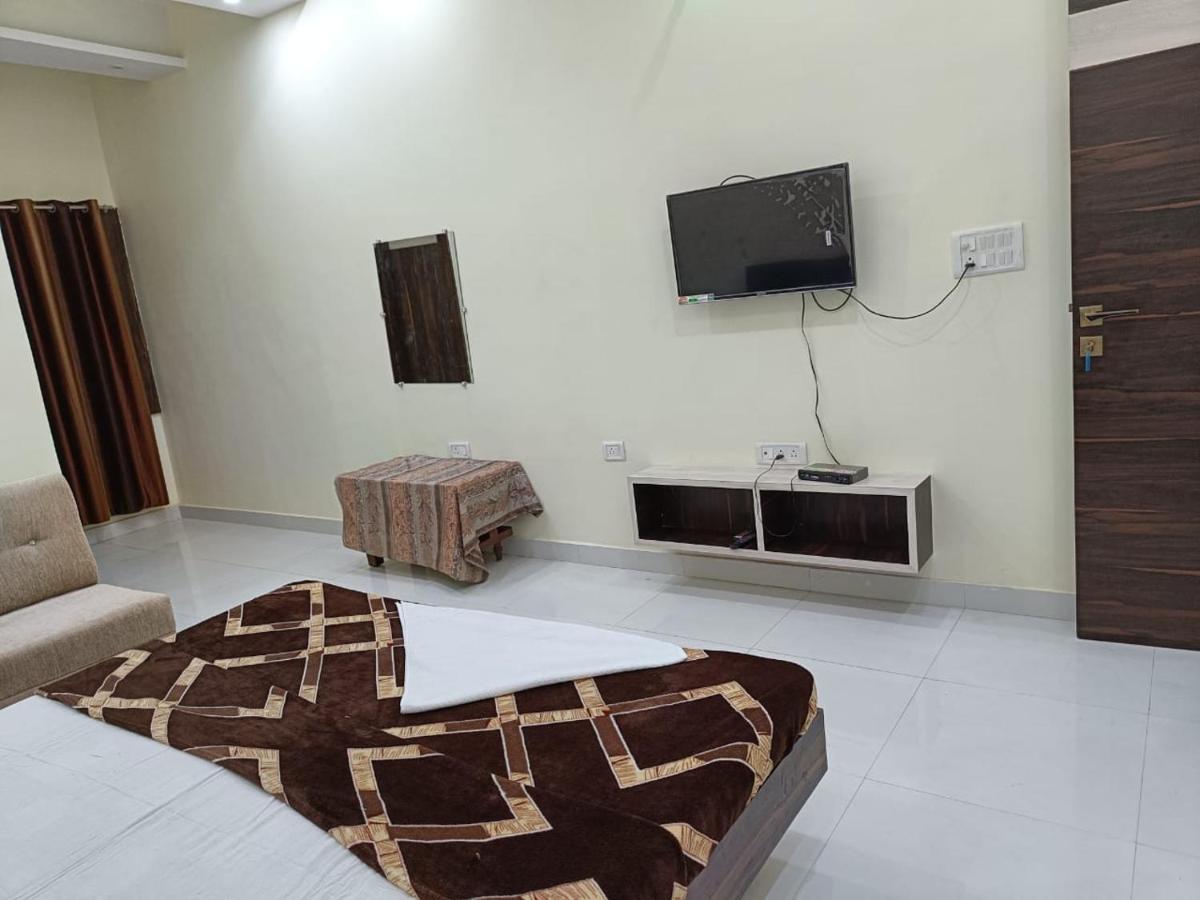 Hotel Parag Palace Jabalpur Bagian luar foto