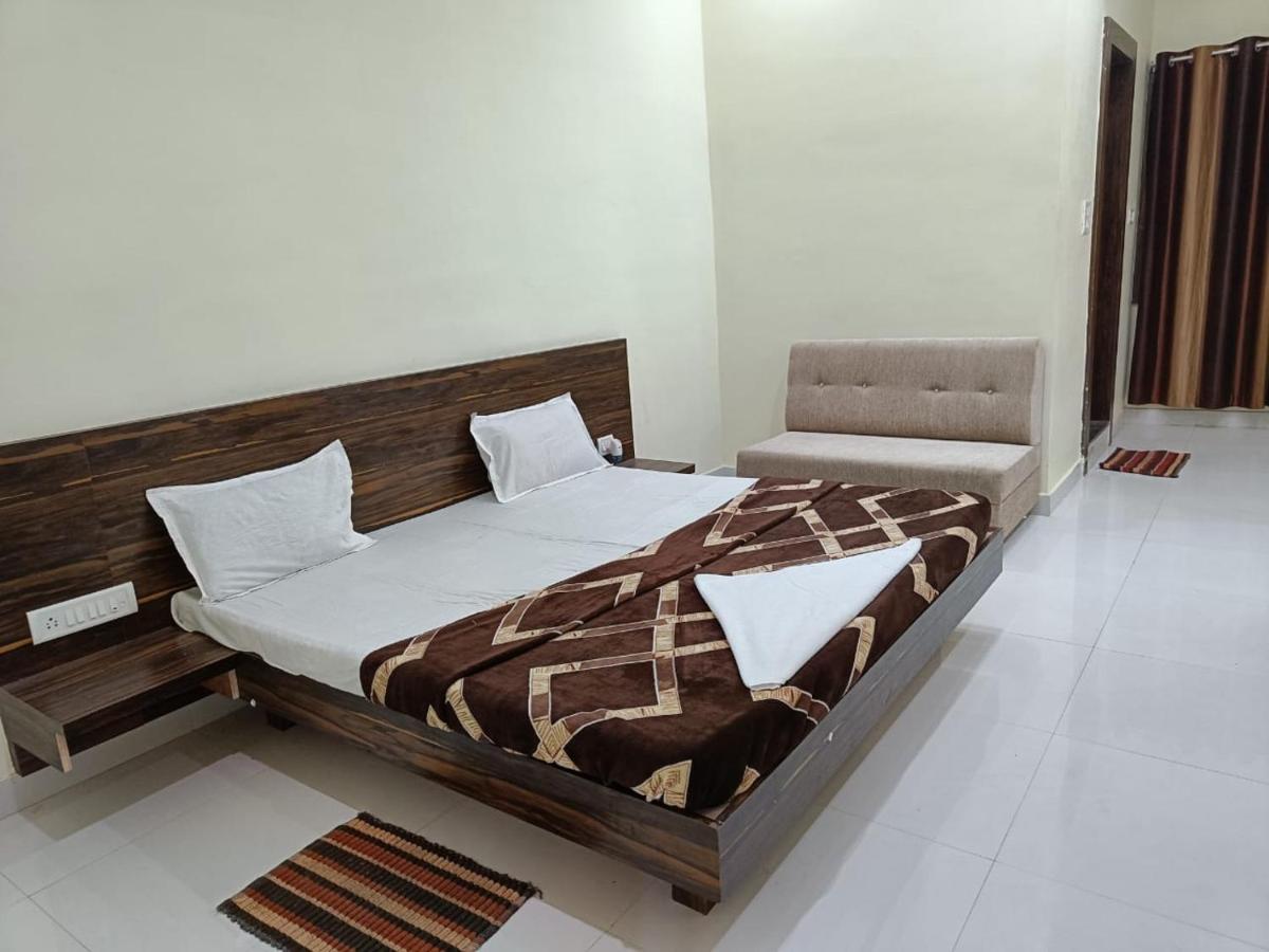Hotel Parag Palace Jabalpur Bagian luar foto